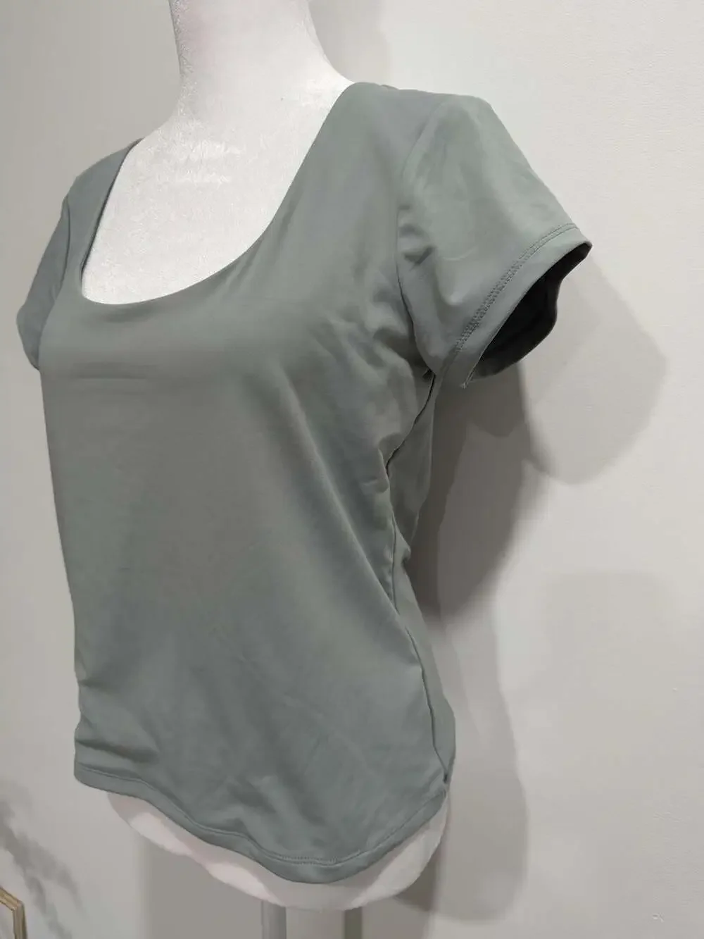 Old Navy Active Powersoft Gray Short Sleeve Cropped Workout Top